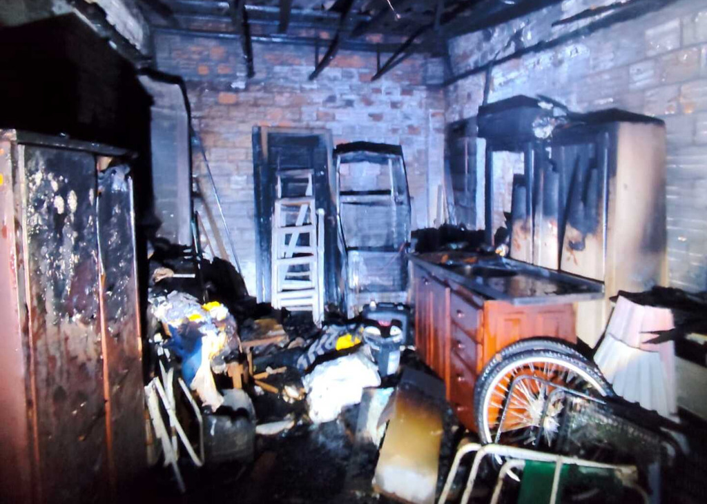 Raio atinge galpão de residência e provoca incêndio em Júlio de Castilhos