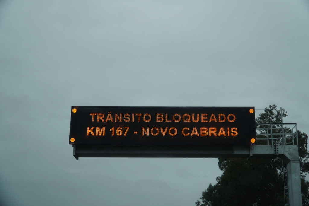 Comando Rodoviário da Brigada Militar orienta que população evite deslocamentos durante o feriado devido às chuvas intensas