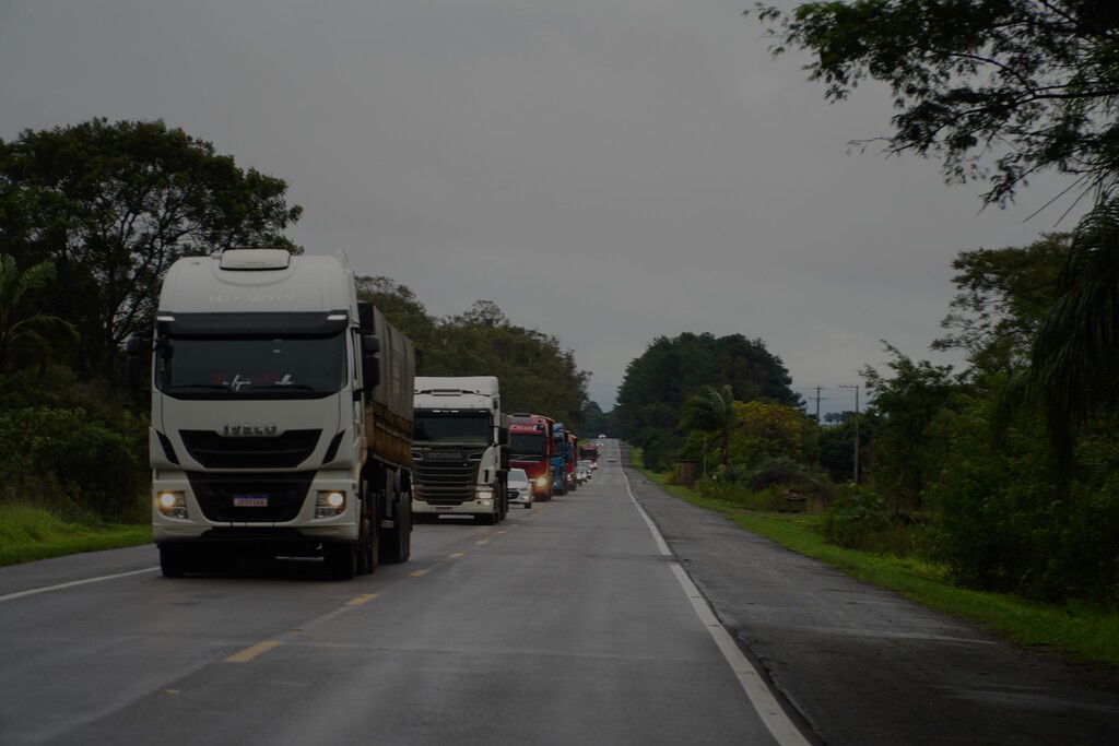 Movimento é intenso na BR-392 na saída para o feriadão; rodovia é a melhor opção até a Capital com o bloqueio na RSC-287