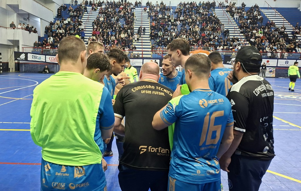 título imagem Com grande público, UFSM Futsal perde para ACBF pela Série Ouro em casa