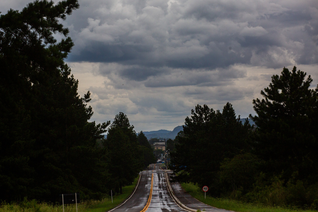 Fim da instabilidade, céu entre nuvens e retorno do frio: veja a previsão do tempo para o final de semana