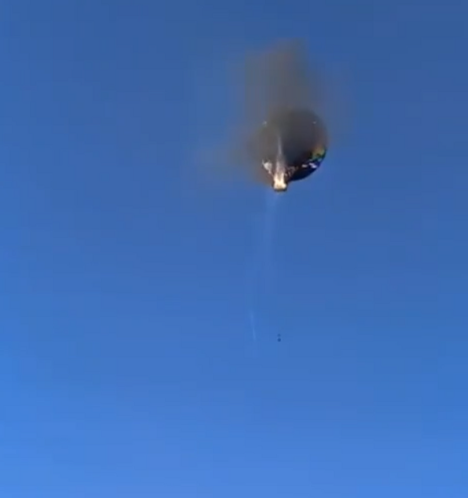 título imagem Acidente com balão que pegou fogo e caiu deixa mortos em SC