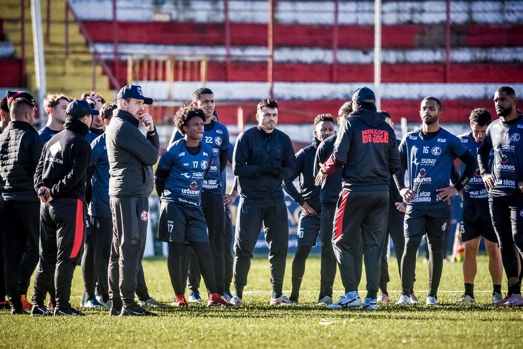 Foto: Renata Medina (Inter-SM) - Desde o dia 10 de junho, o grupo de jogadores do Alvirrubro não trabalhava no campo da Baixada. No domingo, às 15h, time santa-mariense recebe o Gaúcho de Passo Fundo