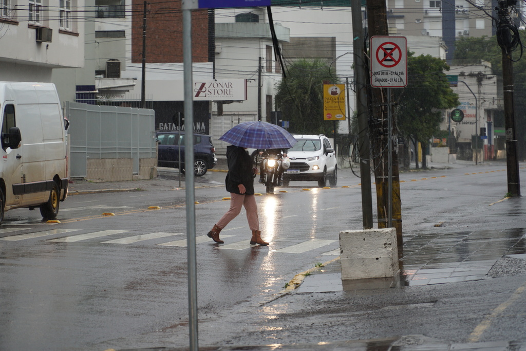 título imagem Fim de semana deve ter o retorno da chuva e há possibilidade de inundação do Rio Jacuí na região; confira a previsão do tempo