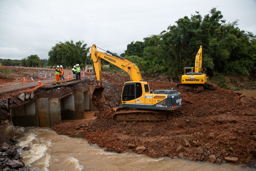 VÍDEO: Desvios e pare e siga: os desafios de trafegar pela RSC-287
