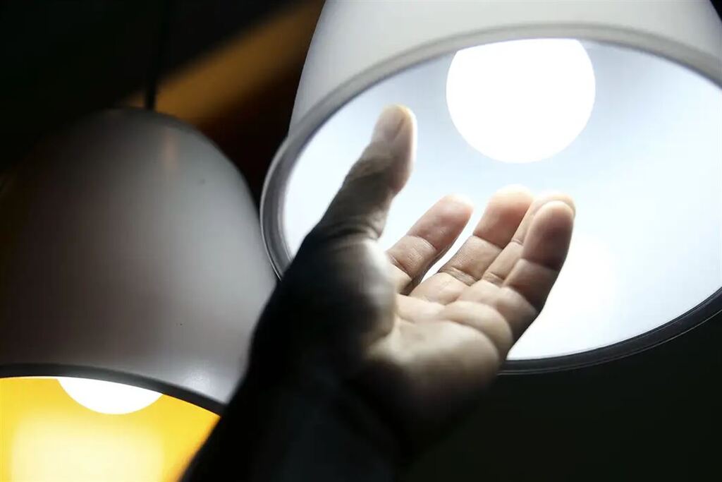 Contas de luz permanecem com bandeira tarifária vermelha em julho