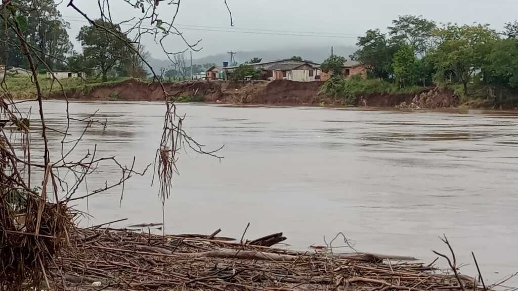 Foto: Defesa Civil Dona Francisca (Divulgação) - Rio Jacuí alagou região do Parque Histórico Municipal em Dona Francisca, no final de semana.