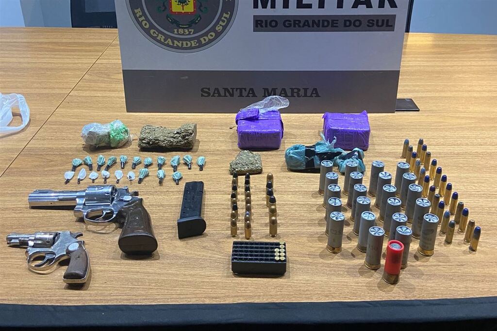 título imagem Homem é preso com drogas, armas e diversas munições em Santa Maria