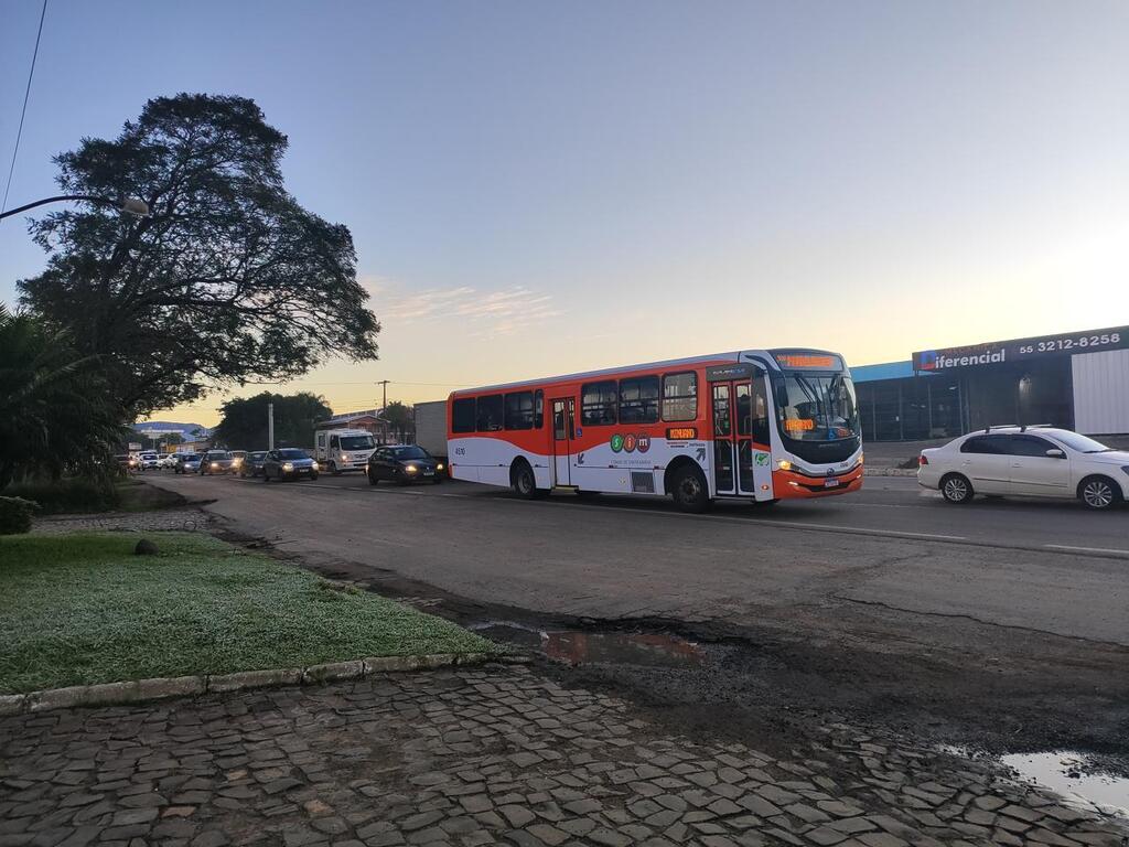Após paralisações, ônibus circulam normalmente na manhã desta terça-feira