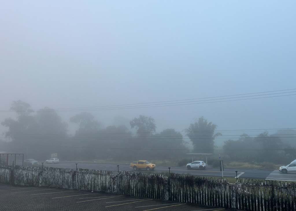 Sexta amanhece coberta com neblina, que deve permanecer no fim de semana