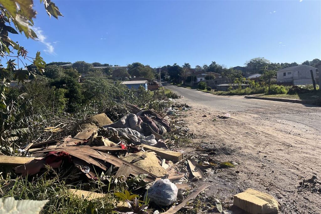título imagem Descarte irregular de lixo sobrecarrega drenagem e gera custos milionários para Santa Maria