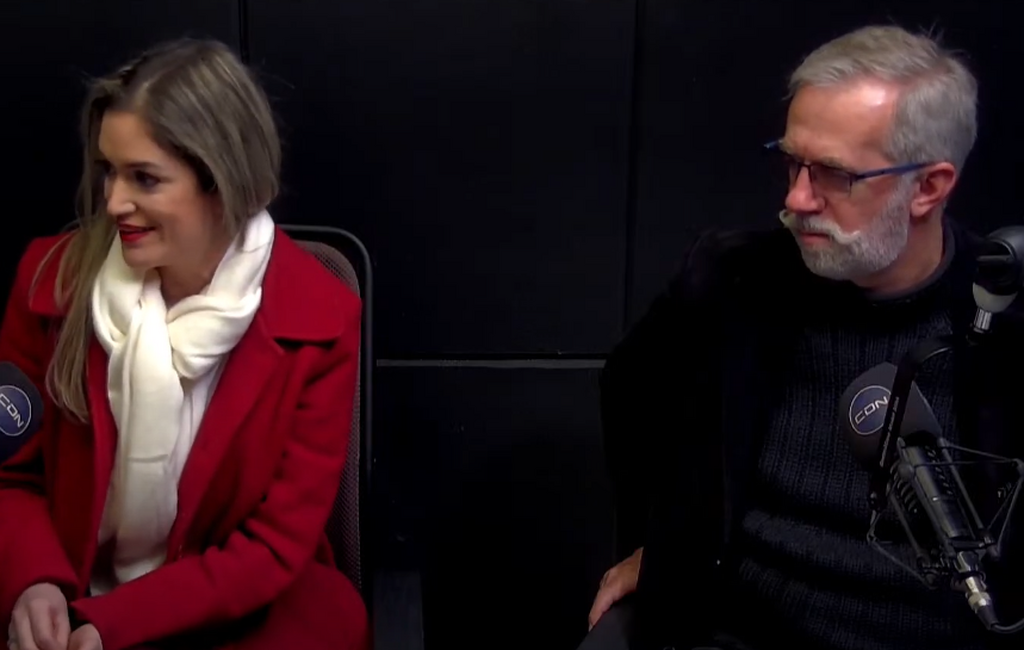 título imagem Sexto episódio do programa Jogo de Cintura especial pelo fim da violência doméstica debate a eficácia das medidas protetivas