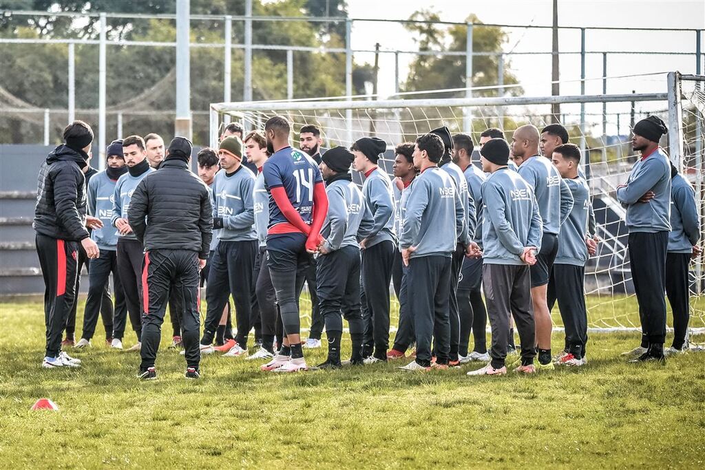 Inter-SM mede forças com o líder Aimoré neste domingo