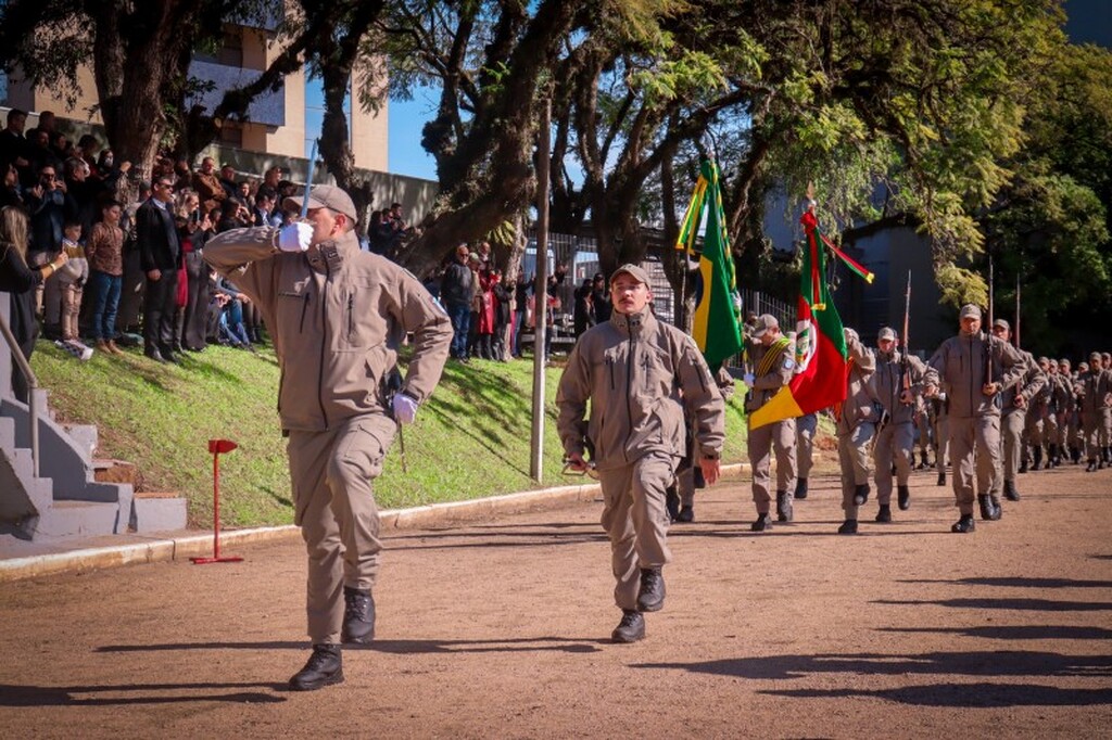 Escola de Sargentos da Brigada Militar de Santa Maria forma 249 policiais para atuação no Estado