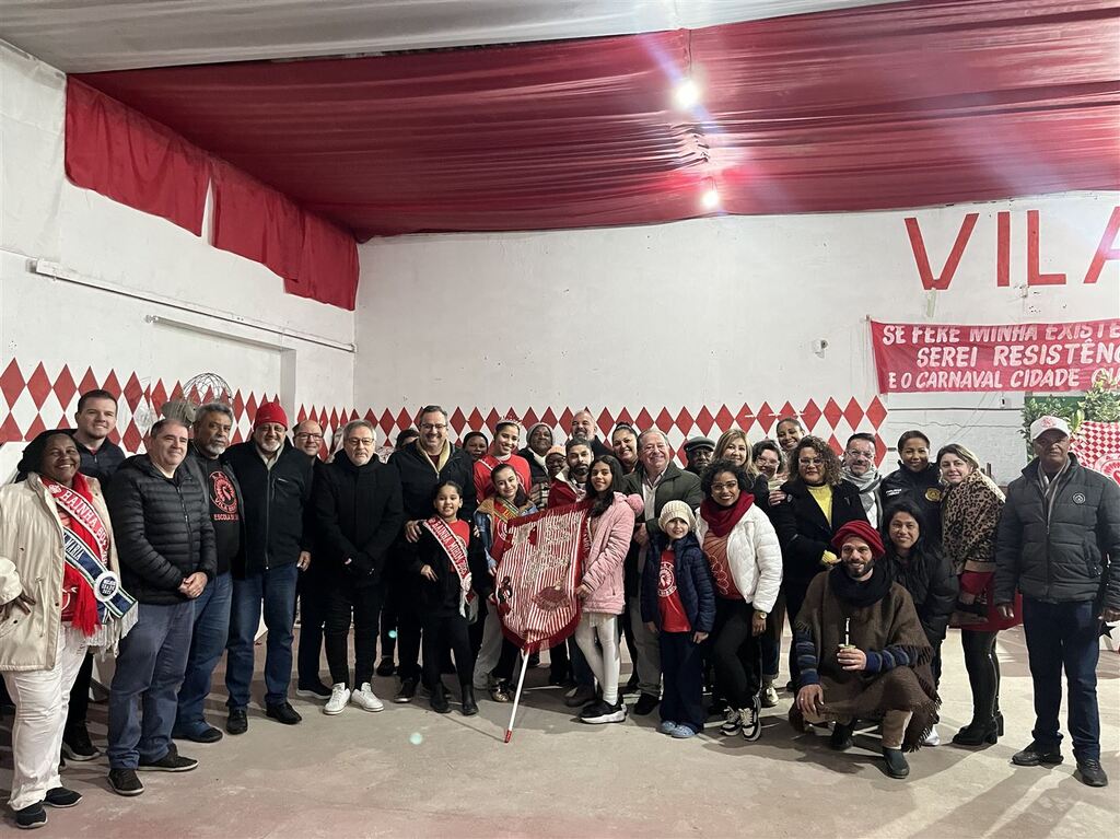 Prefeito Rodrigo Decimo visita escolas de samba para tratar de retomada do Carnaval de Rua