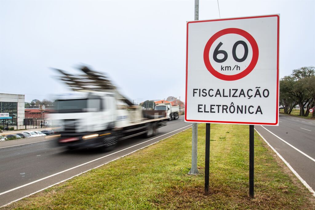 Novas lombadas eletrônicas são instaladas em Santa Maria