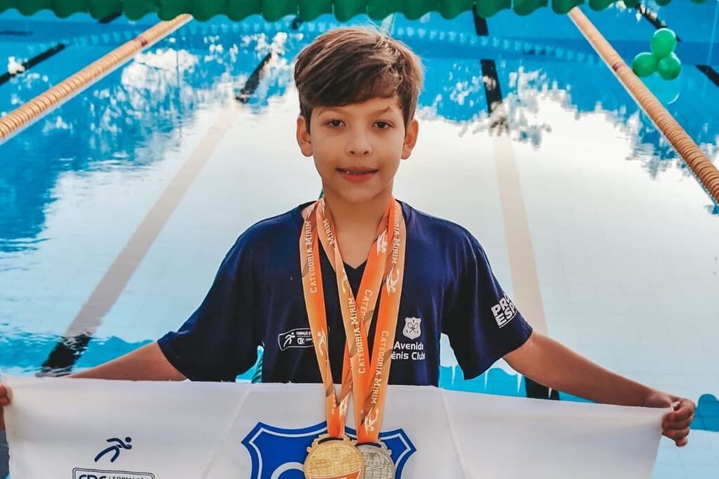 título imagem Atleta do Avenida Tênis Clube conquista medalhas no Estadual Mirim de Natação