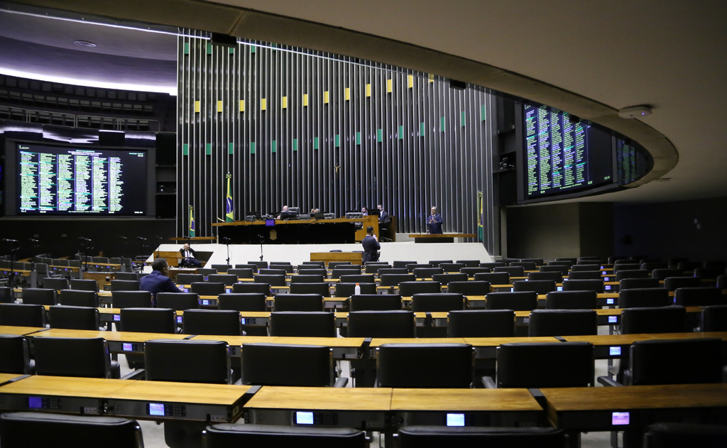 Aumento de pena para furto de fios das redes de energia e telefonia é aprovado na Câmara dos Deputados