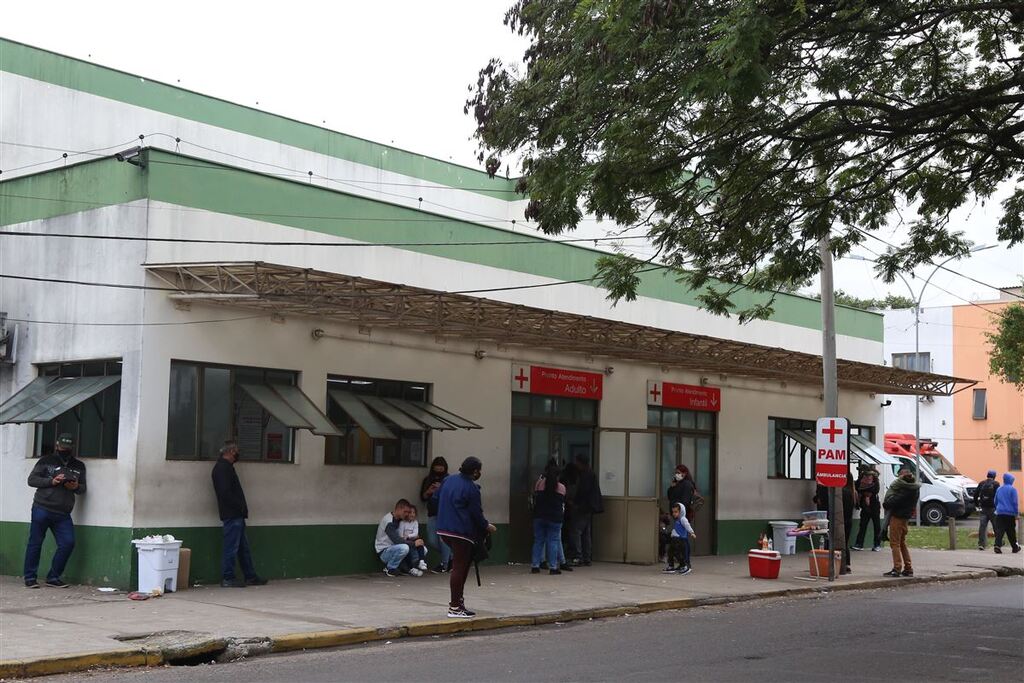 Homem quebra vidro de recepção do PA do Patronato em Santa Maria
