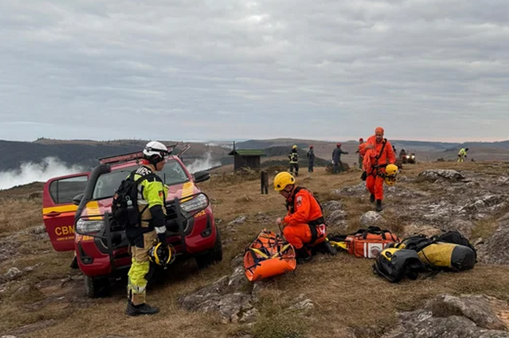 VÍDEO: menina de 11 anos cai de cânion em Cambará do Sul; bombeiros organizam resgate