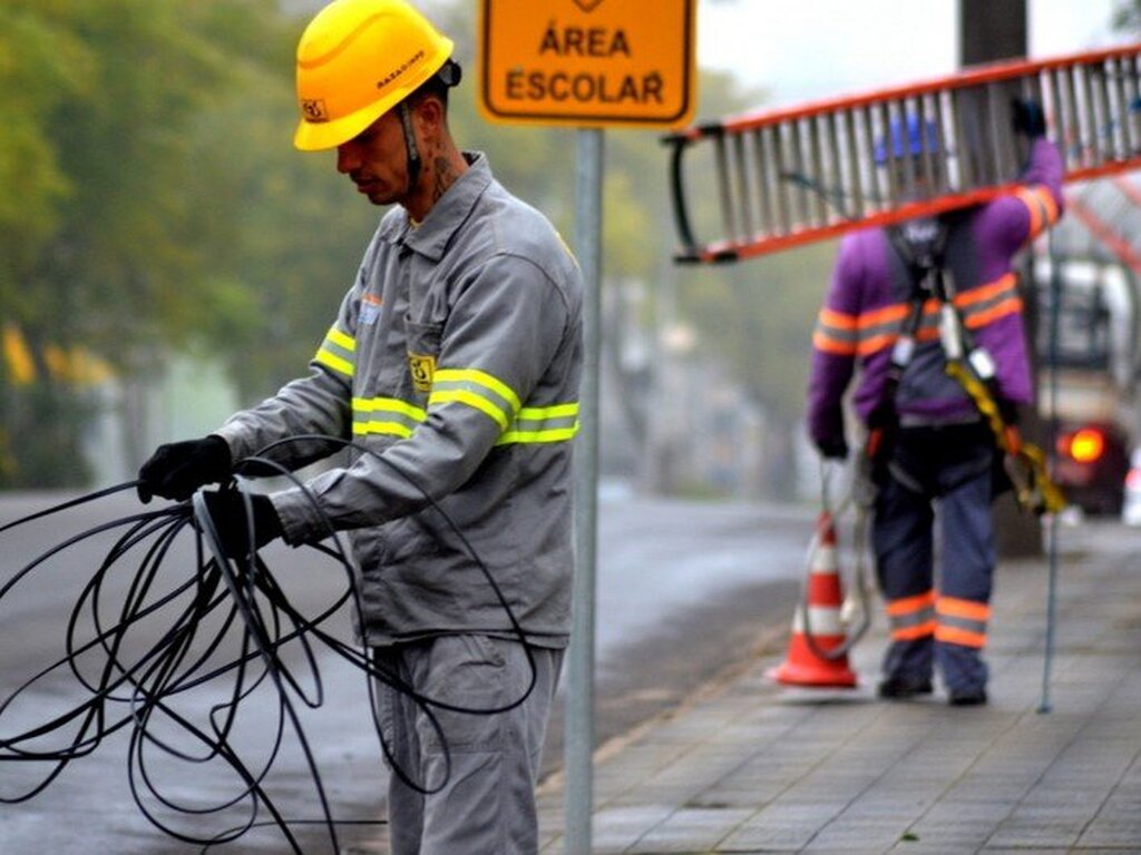 Mais de 600 kg de fios em desuso são recolhidos na Avenida Presidente Vargas