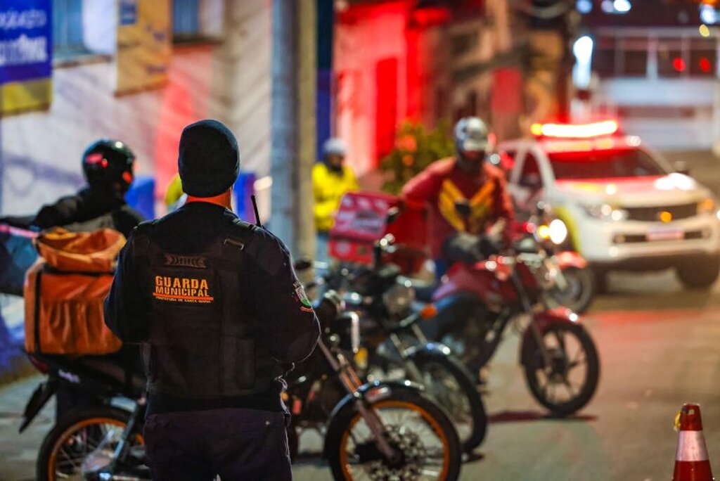 Mais de 150 motociclistas são abordados durante Operação Silêncio Urbano em Santa Maria