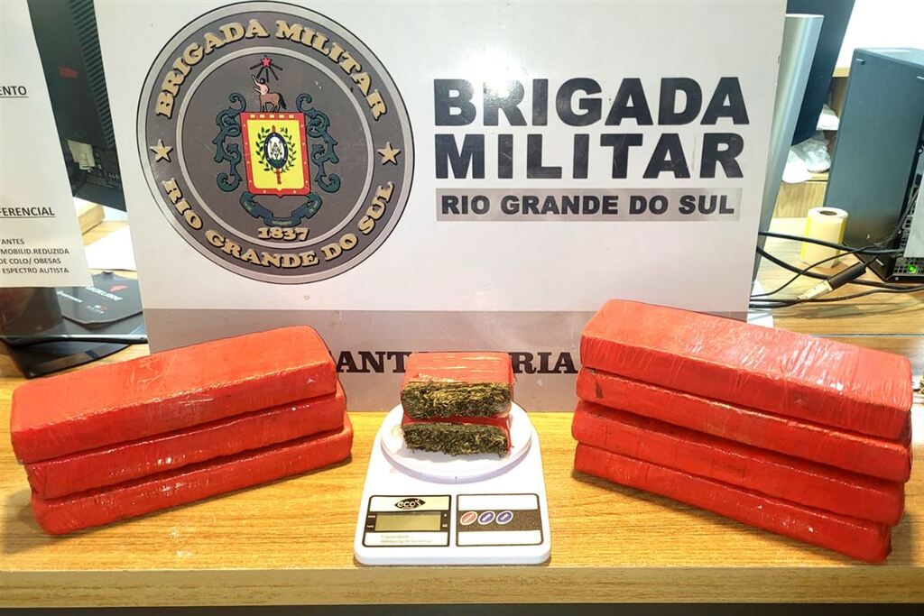 Mulher é presa em Santa Maria com mais de 4kg de maconha