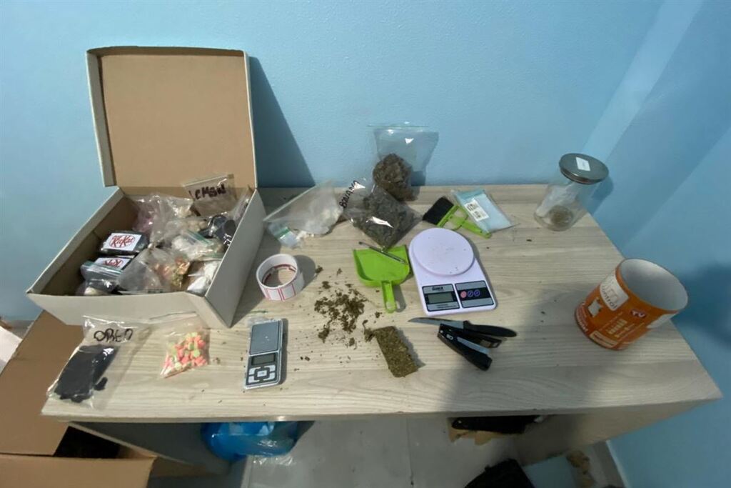 Polícia Civil apreende grande quantidade de drogas e prende um suspeito em Santa Maria