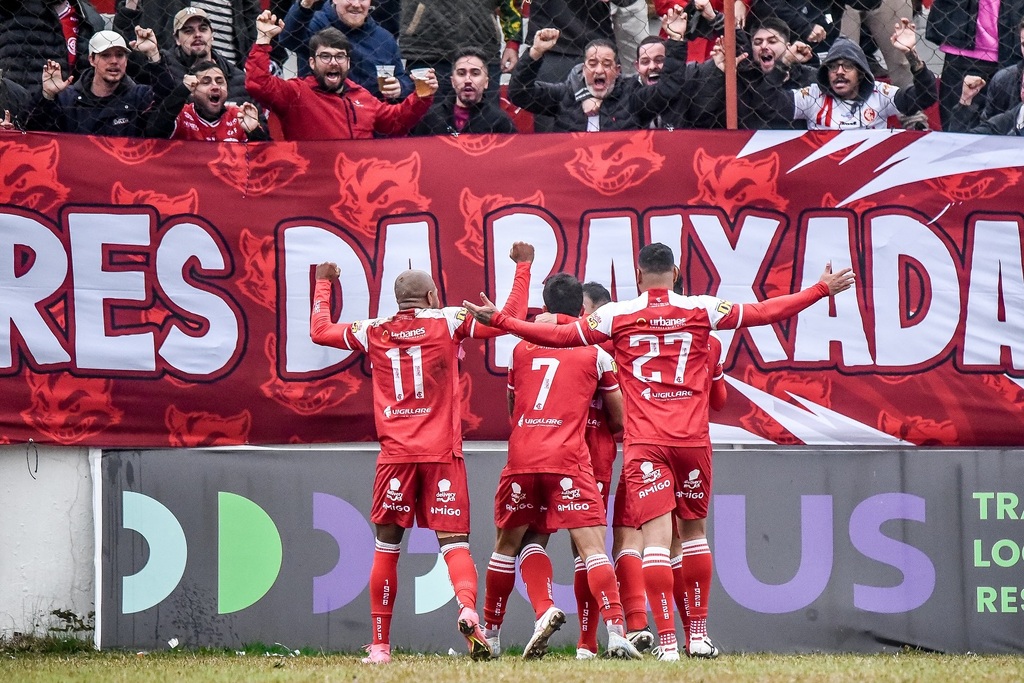 Inter-SM volta a vencer na Divisão de Acesso e alivia pressão na Baixada