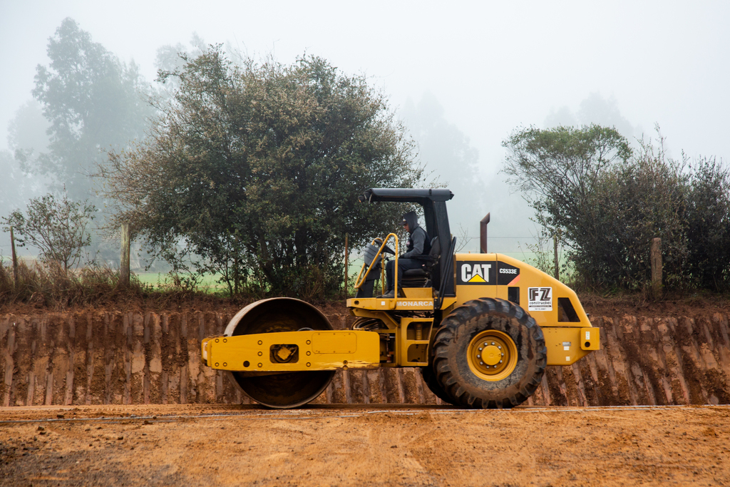 Obras de asfaltamento em Santa Flora avançam