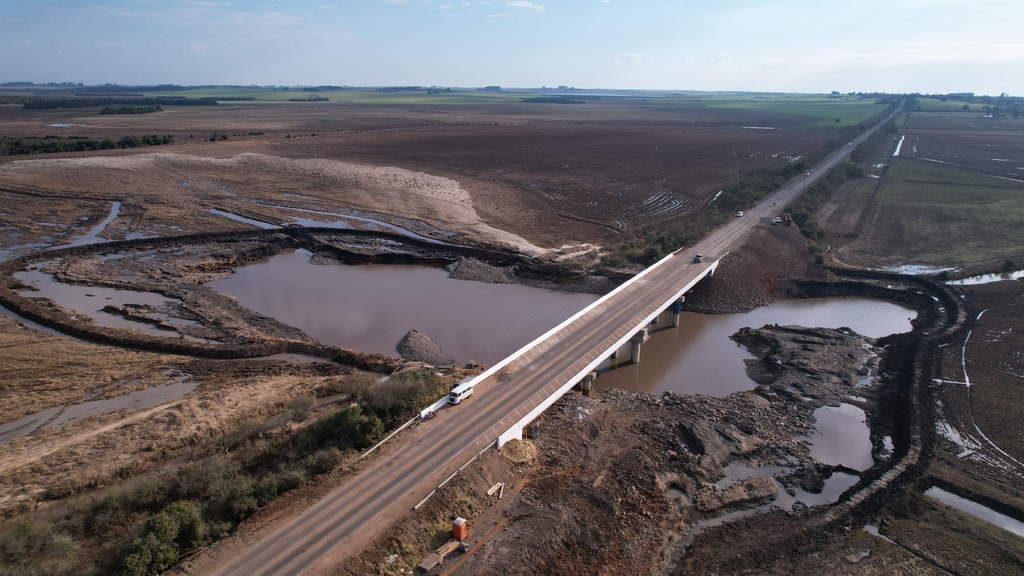 Trânsito é totalmente liberado na ponte da várzea do Rio Toropi na BR-287