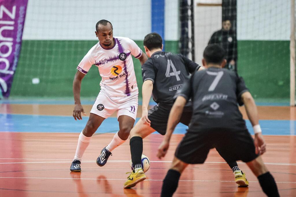 Atuais campeões ficam pelo caminho e Superliga de Futsal Pro conhece seus finalistas