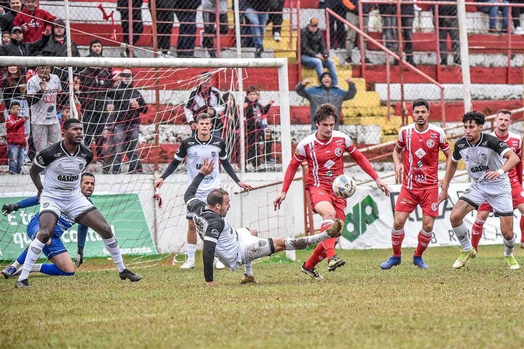 Com promoção de ingresso antecipado, Inter-SM divulga serviço para jogo contra o Novo Hamburgo