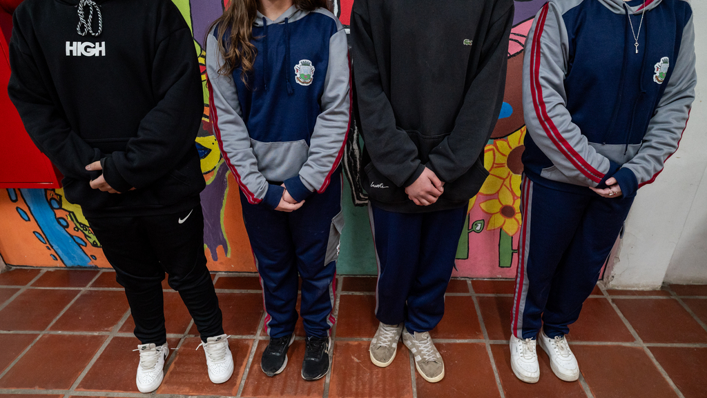 Alunos da rede municipal seguem sem uniformes novos cinco meses após início do ano letivo em Santa Maria