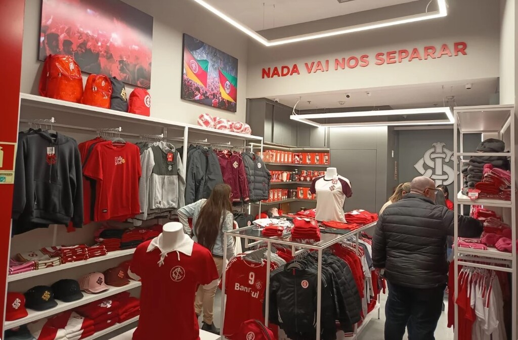 Loja oficial do Inter abre em shopping de Santa Maria
