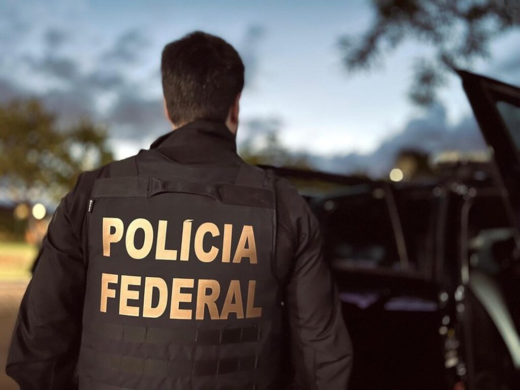 Jovem é presa pela Polícia Federal com R$ 1 mil em notas falsas em Santa Maria