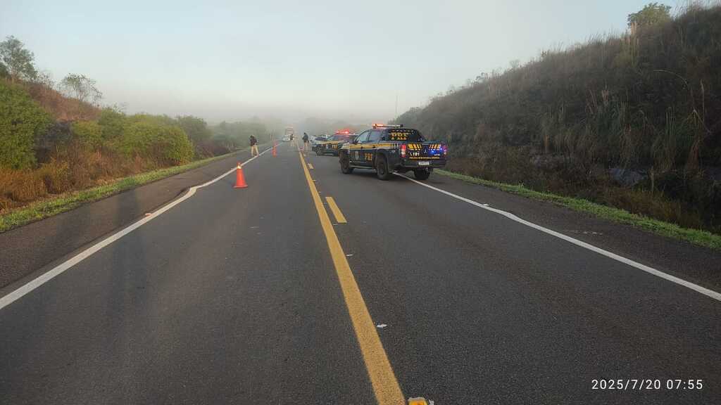 título imagem Homem de 47 anos morre após colisão frontal envolvendo carro e caminhonete na BR-287 em São Pedro do Sul