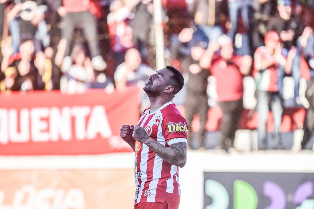 título imagem Com gol nos acréscimos, Inter-SM vence o Novo Hamburgo e confirma classificação na Divisão de Acesso