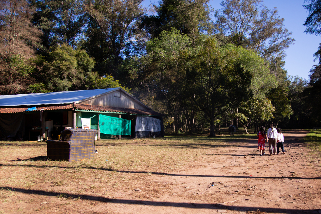Prazo da notificação extrajudicial do Estado encerra, e indígenas permanecem na área da Fepagro neste domingo