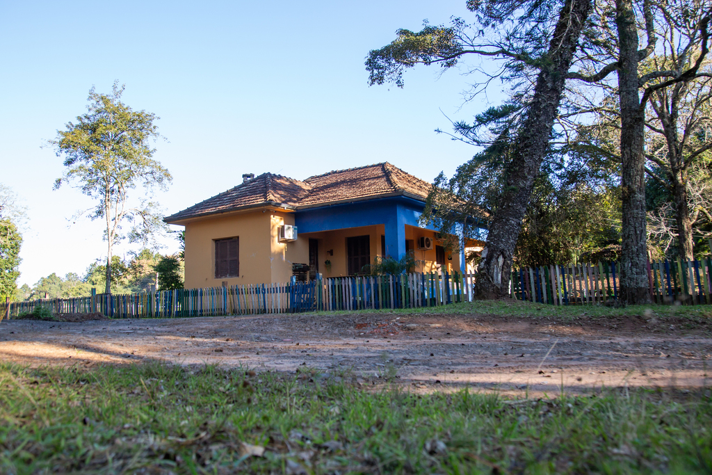 título imagem Escola Boca do Monte decide adiantar recesso escolar para esta segunda-feira; indígenas seguem na área da Fepagro