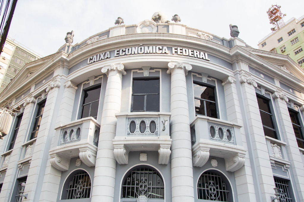 Homem causa tumulto em agência bancária no centro de Santa Maria