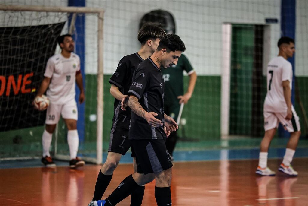 Foto: Gabriel Haesbaert (Minha Foto Em Jogo) - No domingo (20), time santa-mariense aplicou 24 a 3 em adversário de Capão do Cipó