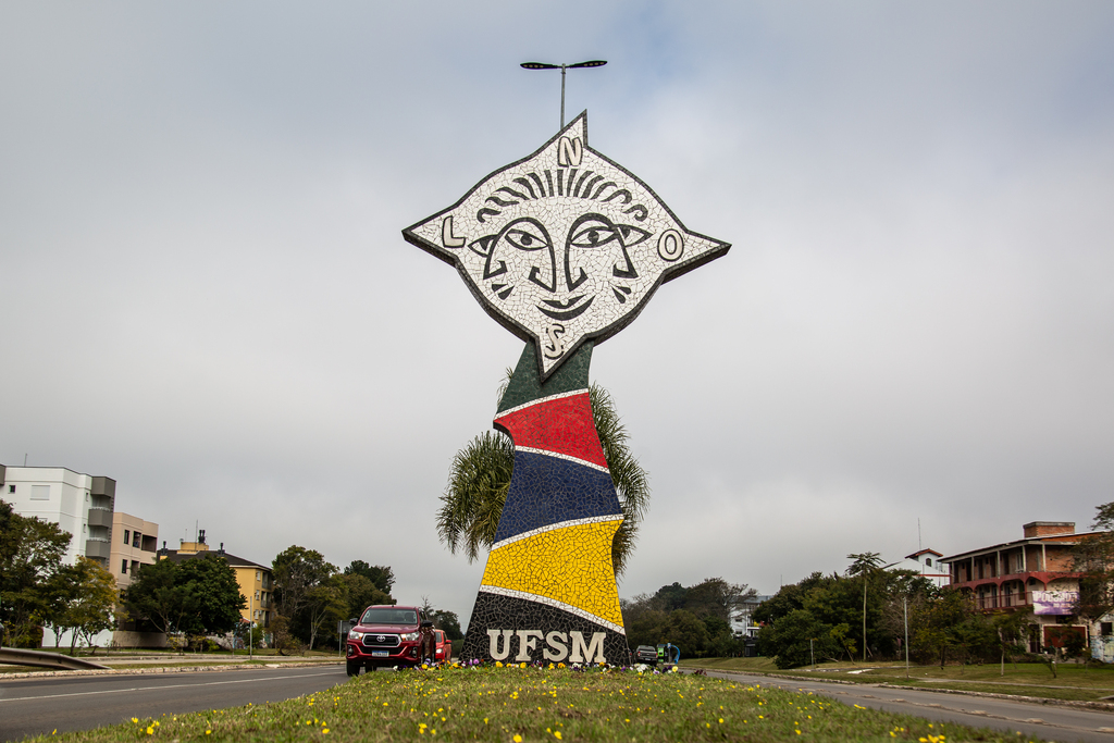 UFSM é a 3ª que mais gasta por aluno no país, mas reitor revela que isso inclui até gastos previdenciários