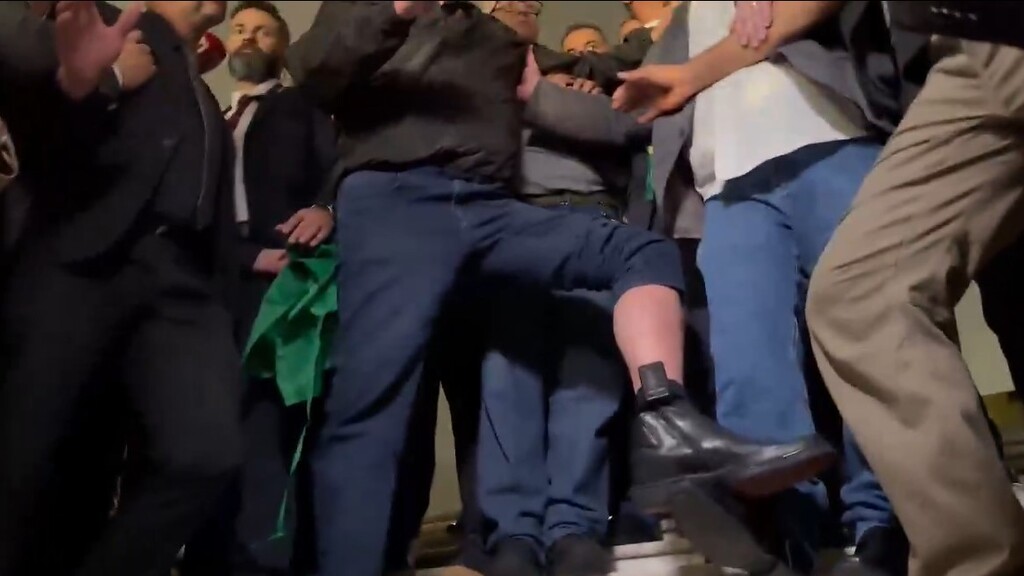 VÍDEO: Após exibir tornozeleira, Bolsonaro é intimado pelo STF a justificar ida à Câmara