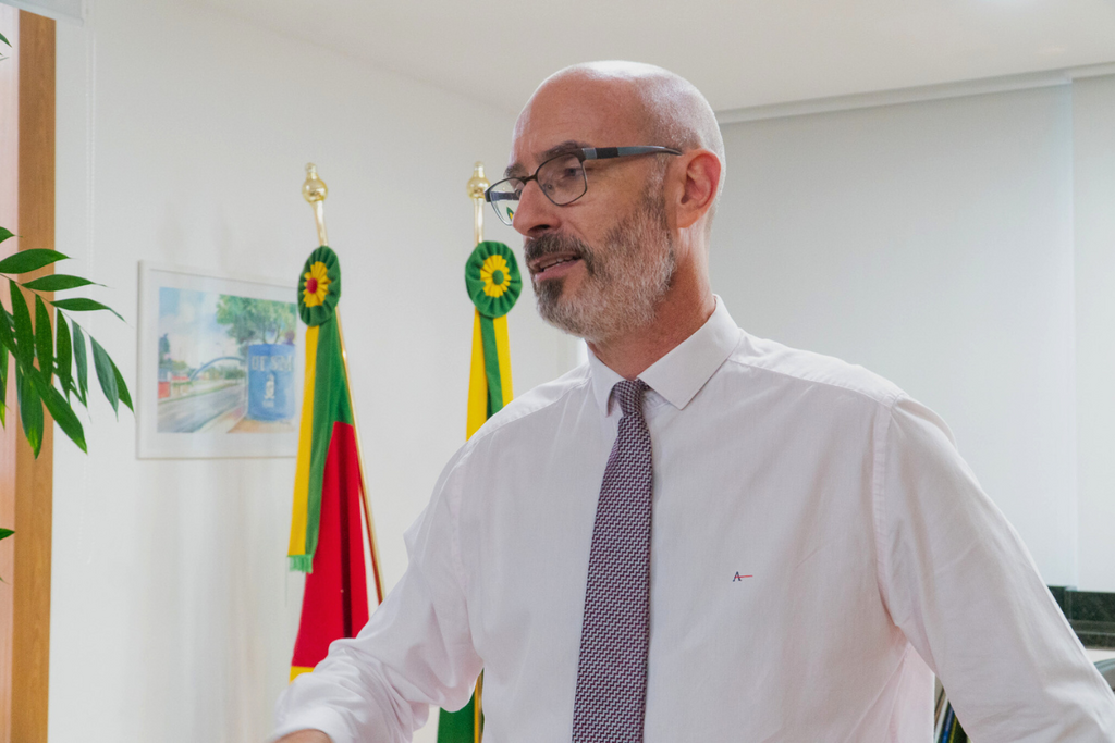 Reitor da UFSM critica leitura sobre custo por aluno e defende mais investimentos em educação pública: “Universidade é cara porque faz ciência”