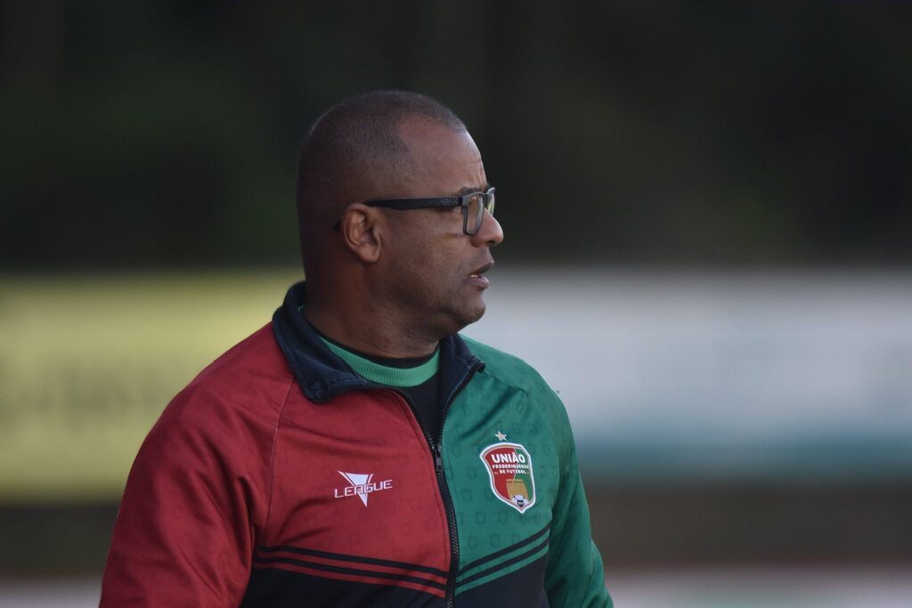 Adversário do Inter-SM nesta quarta-feira vive indefinição por técnico; zagueiro é cotado para assumir a função