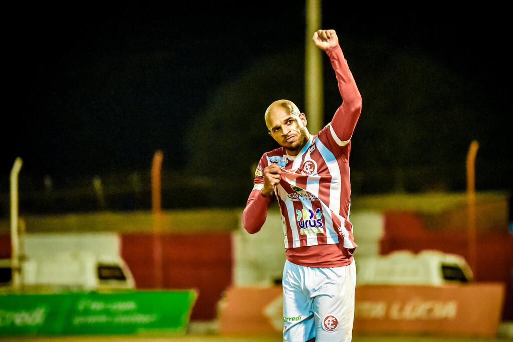 Jarro decide, Inter-SM vence e vai para última rodada na vice-liderança da Divisão de Acesso