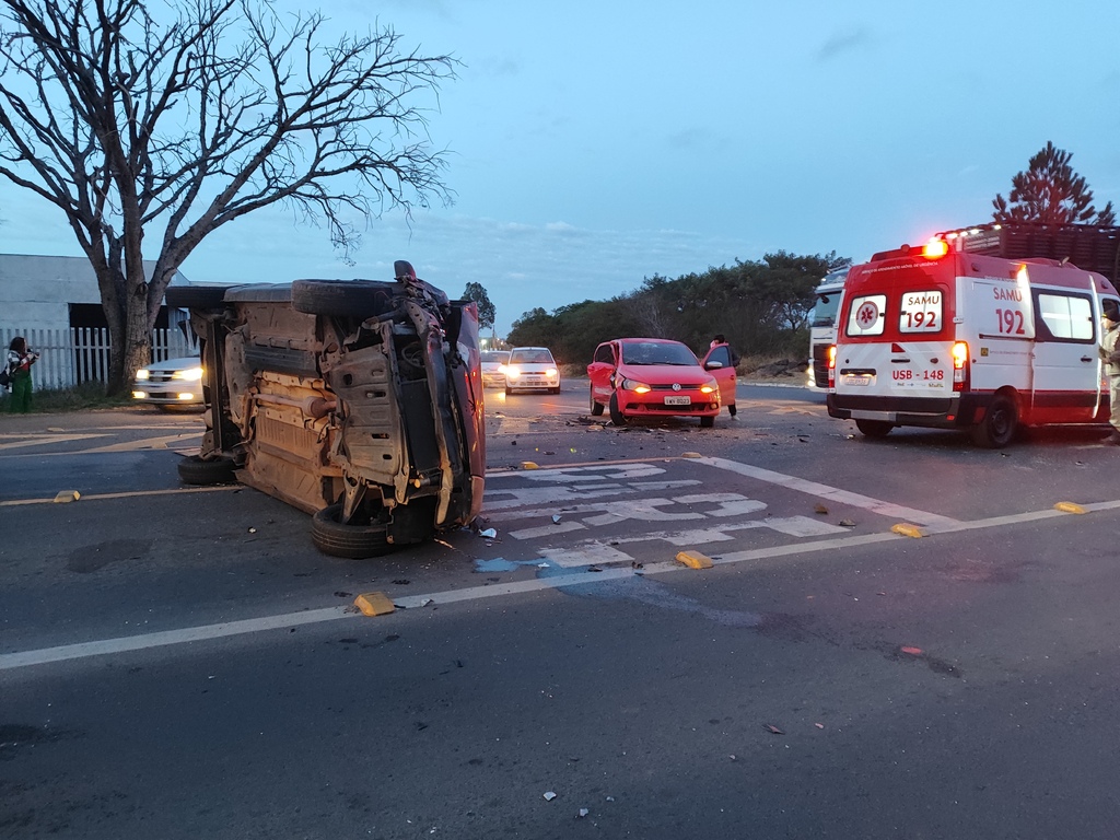 Acidente na Faixa Nova de Camobi deixa trânsito lento
