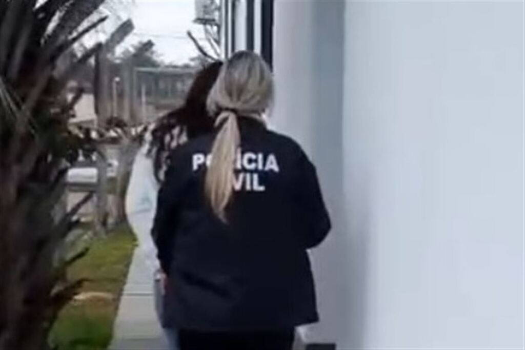 título imagem Polícia prende três suspeitos por homicídio e tráfico durante operação em Tupanciretã e Imbé