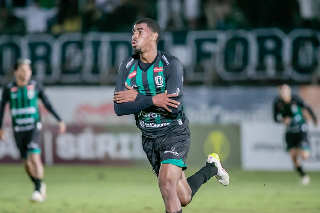 Meia Vitinho é a nova contratação do Inter-SM para a reta final da Divisão de Acesso